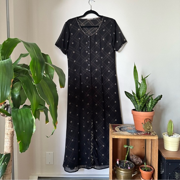 3 for $20 ✨VINTAGE CHIFFON OVERLAY MAXI DRESS - Picture 1 of 5